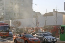 홍대 근처 화재, 연기 자욱한 서교동 4거리 인근