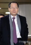 증인 출석하는 금춘수 한화그룹 부회장