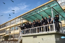 비상교육 선생님과 기념 촬영 재능 나눔 펼쳐