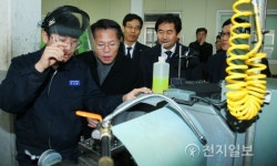 한경호, 고성 경남항공고등학교 방문해 교사·학생 만나