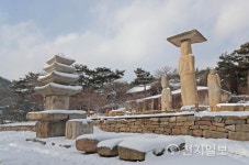 [당진] 안국사지 석조여래삼존입상… 신비로운 자태