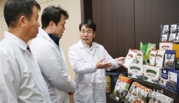 이재영 권한대행, 식품가공기업 ㈜신안천사김 방문