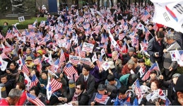 3.1절 광화문서 개신교 보수진영, 극우단체와 태극기 흔든다