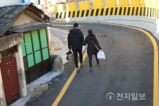부산진구청 기부받은 도로 옹벽 밀려 인도 없어진 거 알고 있었다