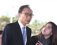 이명박 전 대통령 오전 조사 종료… 주요혐의 부인