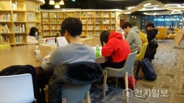 의정부시, 전철역사 가재울도서관 & 미술관을 품은 도서관