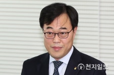 선관위 위법 결론에 김기식 금감원장 사의
