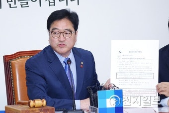 국민투표법 개정 시한 설명하는 우원식