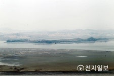 오두산 통일전망대 너머로 바라본 북한 개풍군 지역