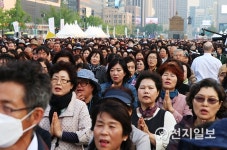 한반도 평화 기원 금강경 독송하는 불자들