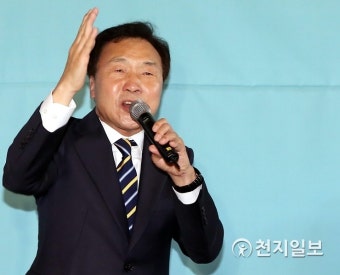 인사말하는 손학규 선대위원장