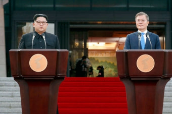 南·北 '핫라인 통화' 이어 한미정상회담… 文의 중재외교 시동