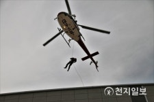부상자 구조하러 갑니다