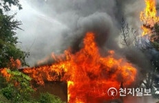 [부산] 영도 청학동 사찰서 화재… 법당 등 건물 2동 불타