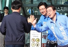 [6.13선거] 선거운동 시작, 하이파이브하는 박원순