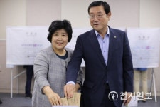 [6.13선거] 더민주 이용섭 광주시장 후보 우리 부부 사전투표 합니다