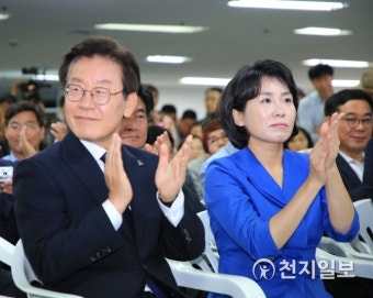[6.13선거] 59.3% 출구조사… '환호하는 이재명'