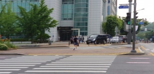 윤화섭 안산시장 당선인, 첫 현장 행보 시청 앞 천막농성 현수막 철거