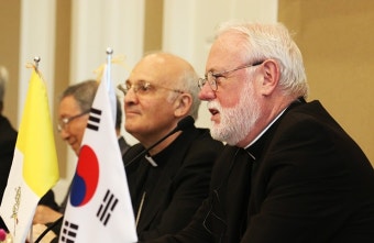 교황청 폴 갤러거 대주교, 가톨릭 신자 의원들과 만남