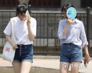 햇빛이 너무 뜨거워요