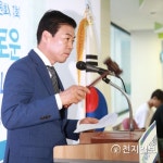 의사봉 두드리는 정정복 남구갑지역위원장