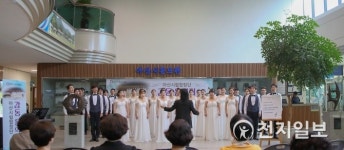 아산시립합창단, 점심시간 이용… 감동 음악회 열어