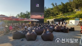 해적들과 물총싸움 한판… 광명동굴 쿨 써머 페스타