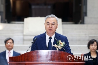 취임사하는 김선수 대법관