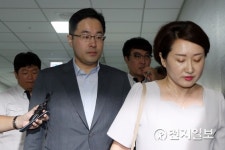 김경수 의원시절 사용하던 733호 도착한 윤원일 검사
