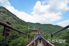 [포토에세이] 아슬아슬 가마골 용추산 출렁다리