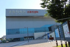 인천시 무더위 대피 쉼터 696개소 운영… 송림 체육관 보조경기장 24시간 개방