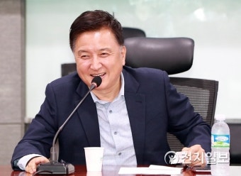 활짝 웃는 김영환 당대표 후보