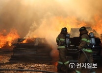 인천 서구 도색업체 화재 9개동 전소… 5시간 만에 완진