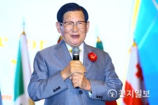 [만국회의 4주년] 언론인콘퍼런스 인사말하는 이만희 HWPL 대표