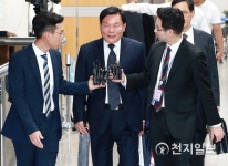 경영비리 공판 출석하는 채정병 롯데카드 대표이사