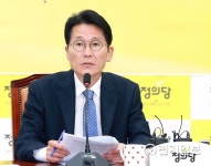 발언하는 윤소하 원내대표