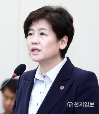 [2018국감] 인사말하는 강은희 대구광역시교육감