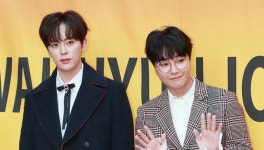 [포토] 보이프렌드 동현-정민 함께 패션쇼 왔어요~ (곽현주 컬렉션)