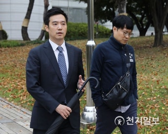 '백남기 딸 발리 휴가' 비방 김세의·윤서인 벌금형… 강용석 변호 계속