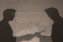 공사 수주 대가로 5000만원 받은 전직 국토부 공무원 구속