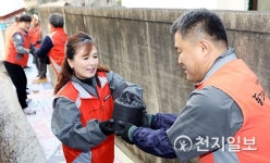 한국타이어, 취약계층에 연탄 2000여장 전달