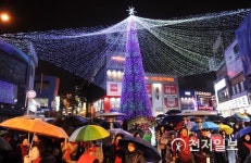 인천 중구, 2018 크리스마스트리 불밝혀… 문화축제 팡파르       
