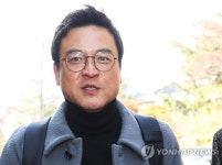 혜경궁 김씨 사건 고발대리인 이정렬 검찰 출석… 스모킹건 꺼낼까