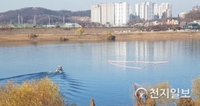 강동대교 인근 추락 헬기 사고현장