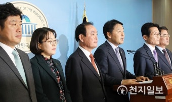 민주당·한국당 예산안 처리 규탄하는 야3당