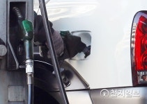 휘발유 가격 하락 1450원대 연간 최저치 기록