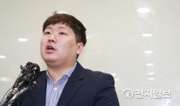 답변하는 신재민 전 기획재정부 사무관