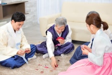 [팩트체크] 설 명절 친지들과 즐겼던 고스톱, 도박일까 아닐까?