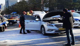 국회 앞 분신 추정 택시화재 발생