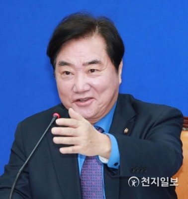 발언하는 이석현 의원 | 포토뉴스